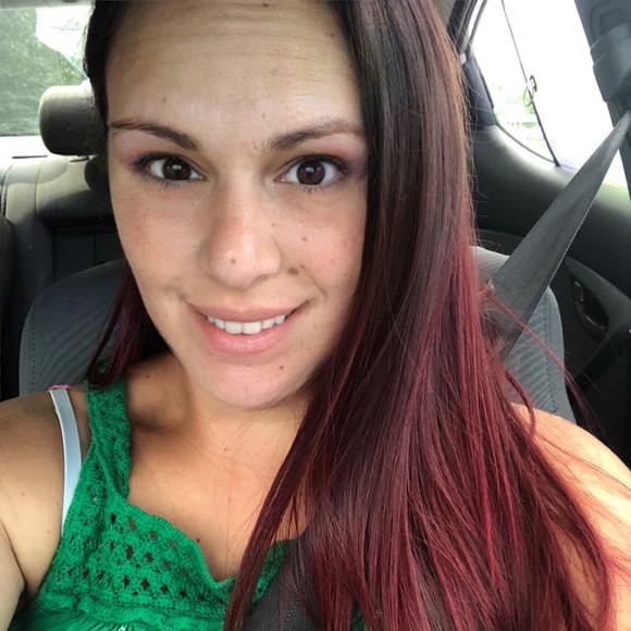 Meet your Posher, Laura - Picture 2 of 2